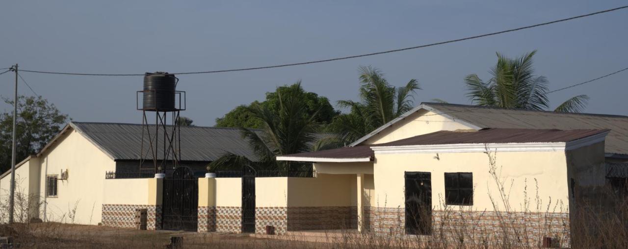 Faith And Grace Guest House Lamin Beretto Екстериор снимка