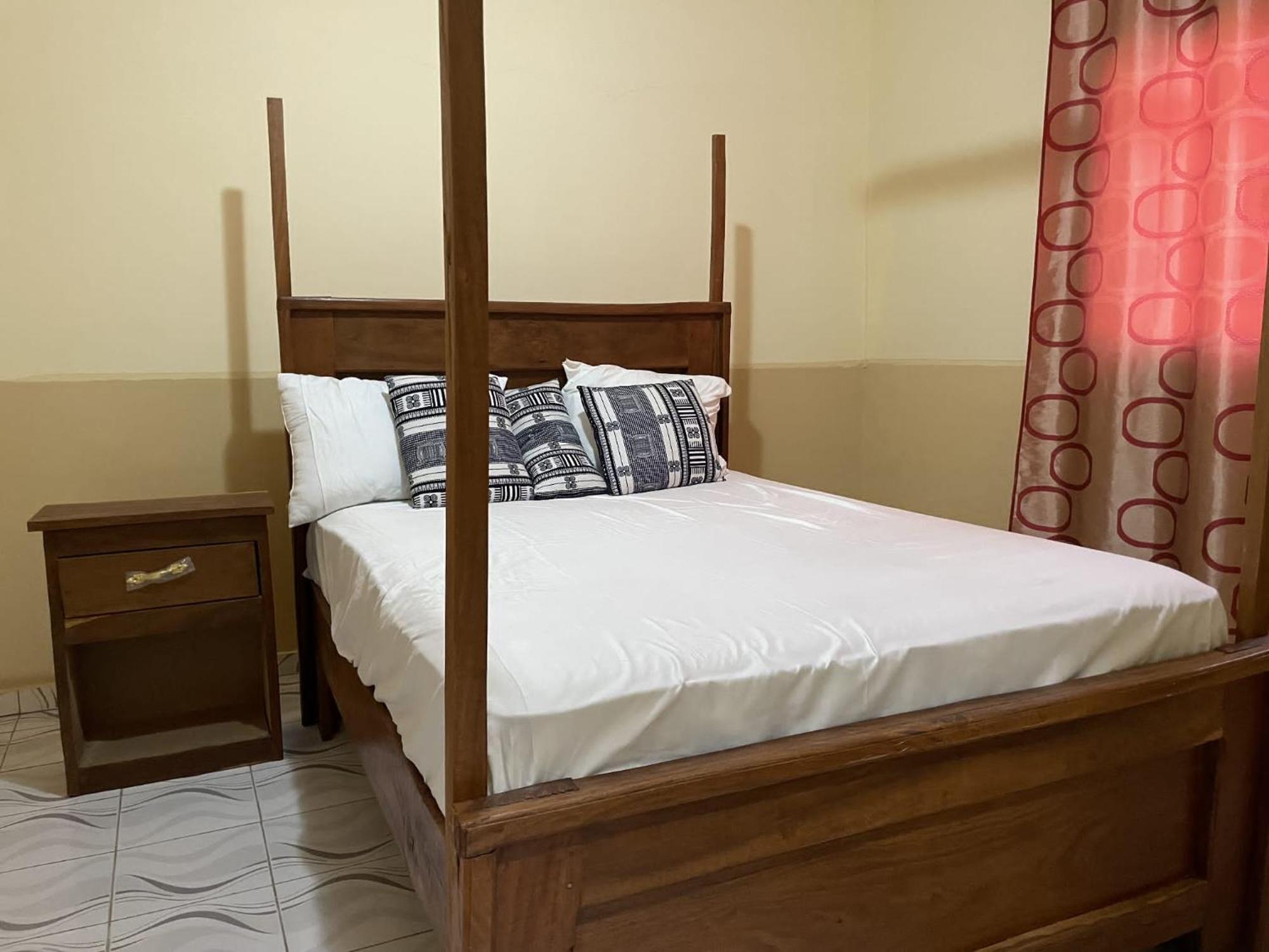 Faith And Grace Guest House Lamin Beretto Екстериор снимка
