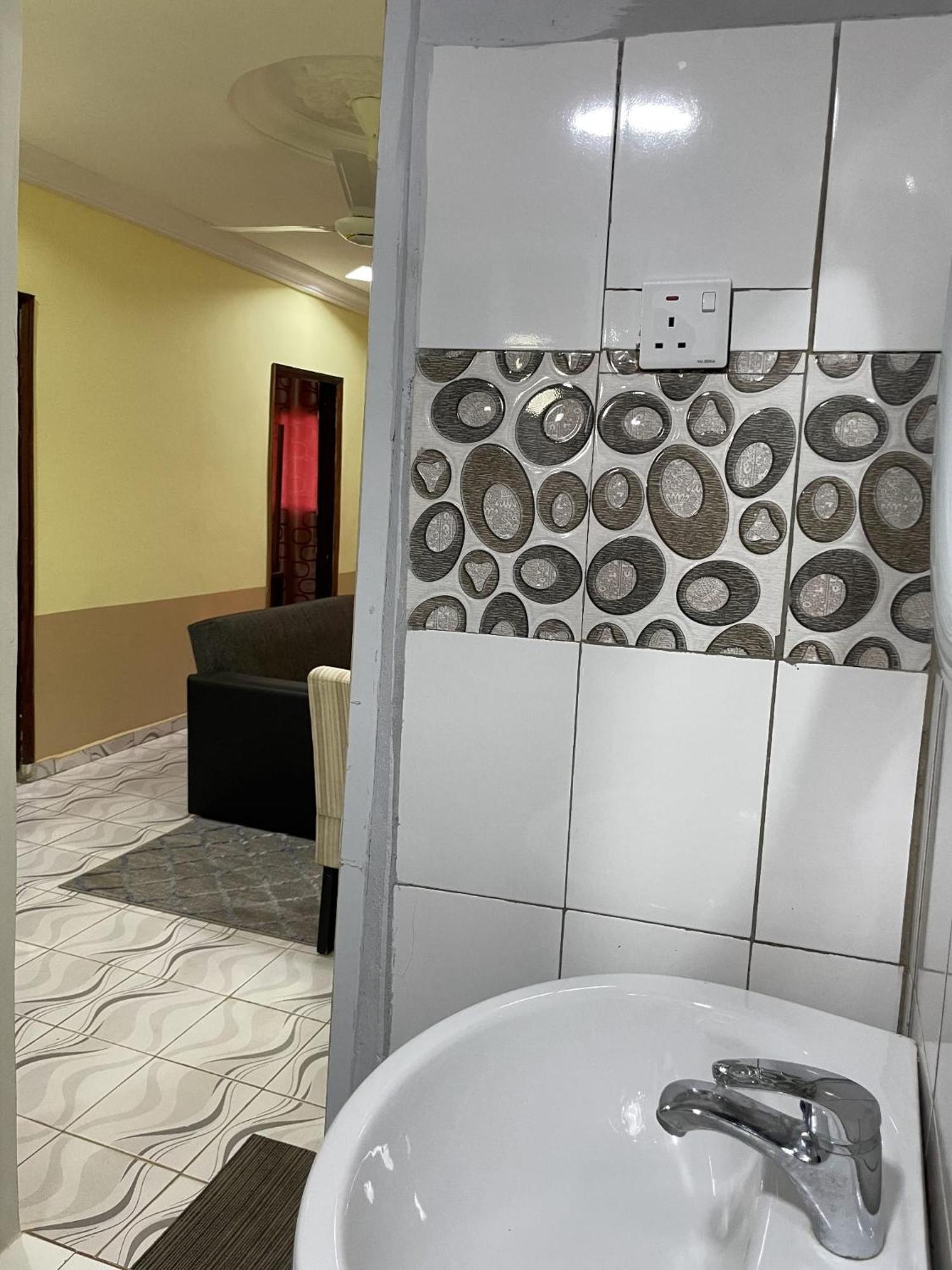 Faith And Grace Guest House Lamin Beretto Екстериор снимка